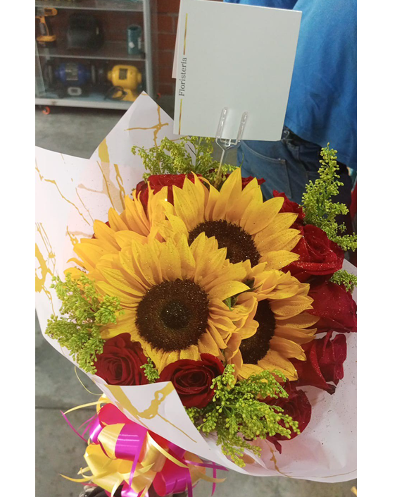 Bouquet de Girasoles y Rosas 🌻🌹